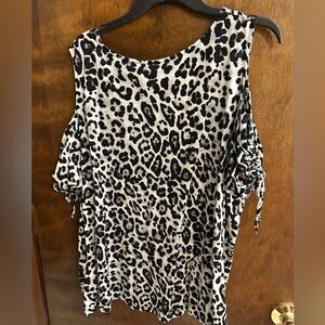 Women’s 22/24 Top by Cato. Black and white Animal Print.